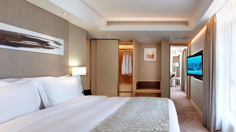 <b>The Royal Garden Hong Kong Suite</b>. Images powered by <a href="https://www.leonardoworldwide.com/" title="Leonardo Worldwide" target="_blank">Leonardo</a>.