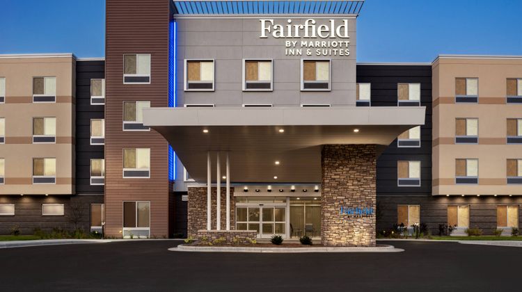 Fairfield Inn & Suites Milwaukee West Exterior
