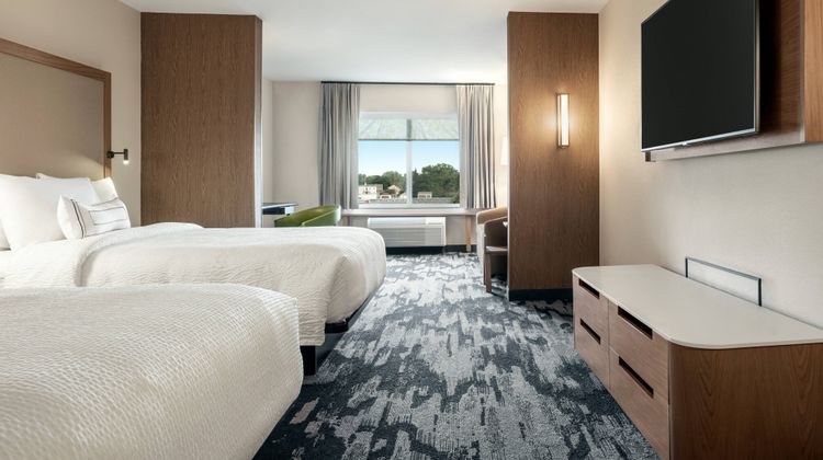 Fairfield Inn & Suites Milwaukee West Suite