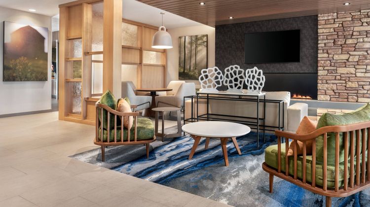 Fairfield Inn & Suites Milwaukee West Lobby