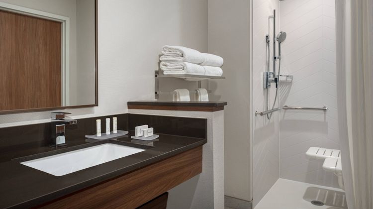 Fairfield Inn & Suites Milwaukee West Room