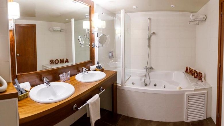 <b>Gran Hotel Ciudad de Barbastro Room</b>. Images powered by <a href="https://www.leonardoworldwide.com/" title="Leonardo Worldwide" target="_blank">Leonardo</a>.