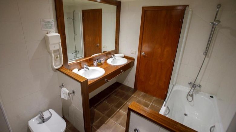 <b>Gran Hotel Ciudad de Barbastro Room</b>. Images powered by <a href="https://www.leonardoworldwide.com/" title="Leonardo Worldwide" target="_blank">Leonardo</a>.