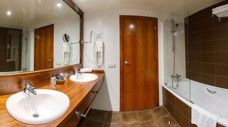 <b>Gran Hotel Ciudad de Barbastro Room</b>. Images powered by <a href="https://www.leonardoworldwide.com/" title="Leonardo Worldwide" target="_blank">Leonardo</a>.
