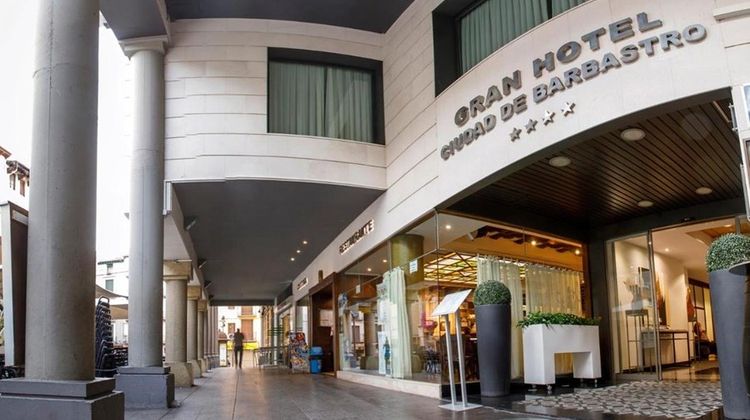 Gran Hotel Ciudad de Barbastro Exterior