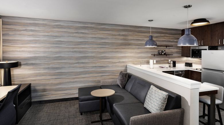 <b>Residence Inn Milwaukee Brookfield Room</b>. Images powered by <a href="https://www.leonardoworldwide.com/" title="Leonardo Worldwide" target="_blank">Leonardo</a>.