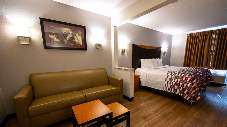 Red Roof Inn & Suites Danville Suite