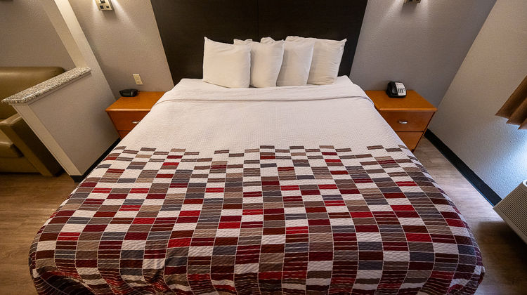Red Roof Inn & Suites Danville Suite
