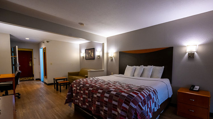 Red Roof Inn & Suites Danville Suite