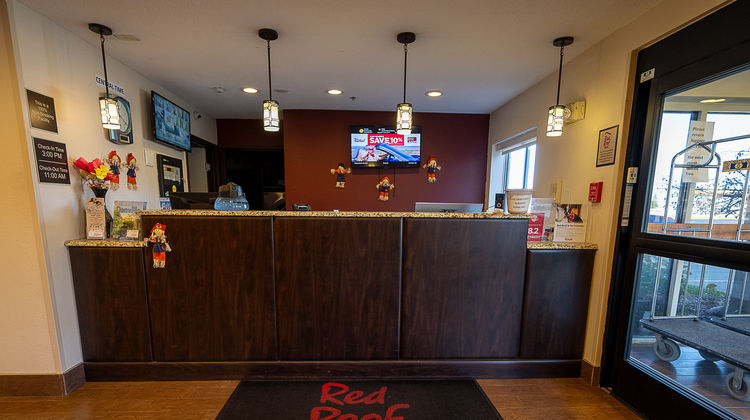 Red Roof Inn & Suites Danville Lobby