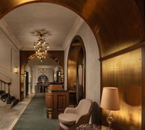 Adahan DeCamondo Pera, Autograph Coll. Lobby