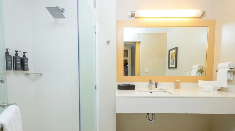 <b>Fairfield by Marriott San Salvador Room</b>. Images powered by <a href="https://www.leonardoworldwide.com/" title="Leonardo Worldwide" target="_blank">Leonardo</a>.