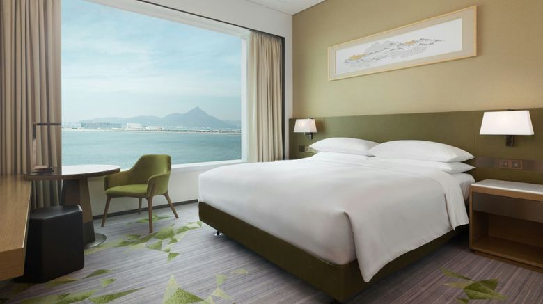 <b>Sheraton Hong Kong Tung Chung Hotel Room</b>. Images powered by <a href="https://www.leonardoworldwide.com/" title="Leonardo Worldwide" target="_blank">Leonardo</a>.