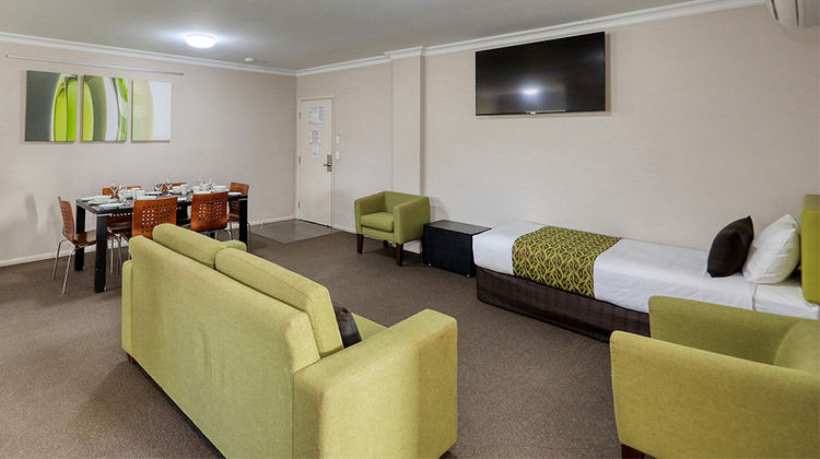 Drovers Motor Inn Room