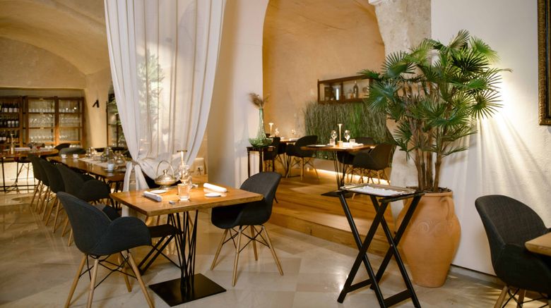 <b>Sant'Angelo Luxury Resort Restaurant</b>. Images powered by <a href="https://www.leonardoworldwide.com/" title="Leonardo Worldwide" target="_blank">Leonardo</a>.