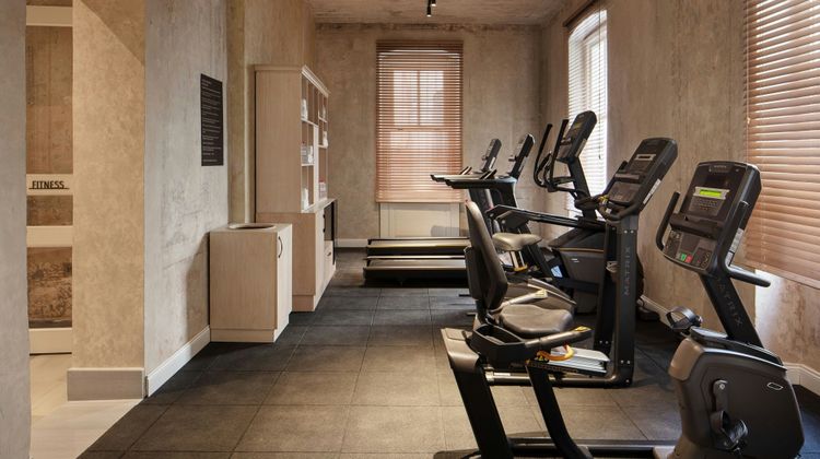 Adahan DeCamondo Pera, Autograph Coll. Health Club