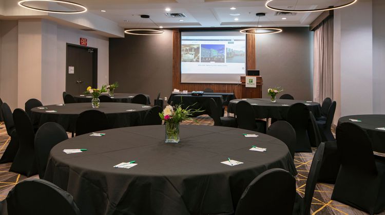 Holiday Inn Hotel & Suites Kamloops Meeting