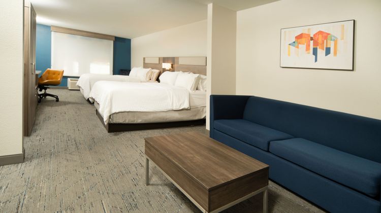 Holiday Inn Express Hotel & Suites Suite