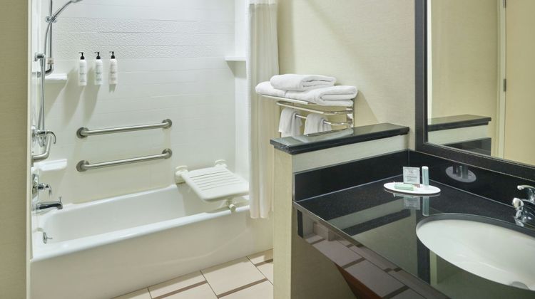 Fairfield Inn & Suites Jackson Room