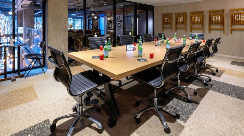 <b>Moxy Washington, DC Downtown Meeting</b>. Images powered by <a href="https://www.leonardoworldwide.com/" title="Leonardo Worldwide" target="_blank">Leonardo</a>.
