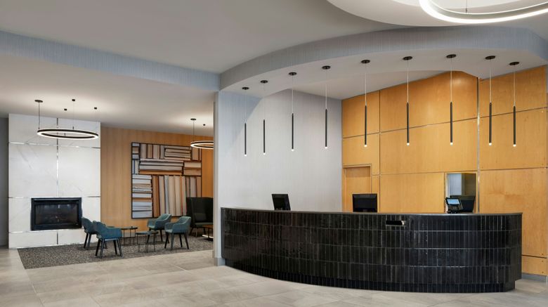 <b>Courtyard by Marriott Montreal Airport Lobby</b>. Images powered by <a href="https://www.leonardoworldwide.com/" title="Leonardo Worldwide" target="_blank">Leonardo</a>.