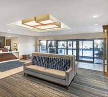 Holiday Inn Express Crestwood Exterior