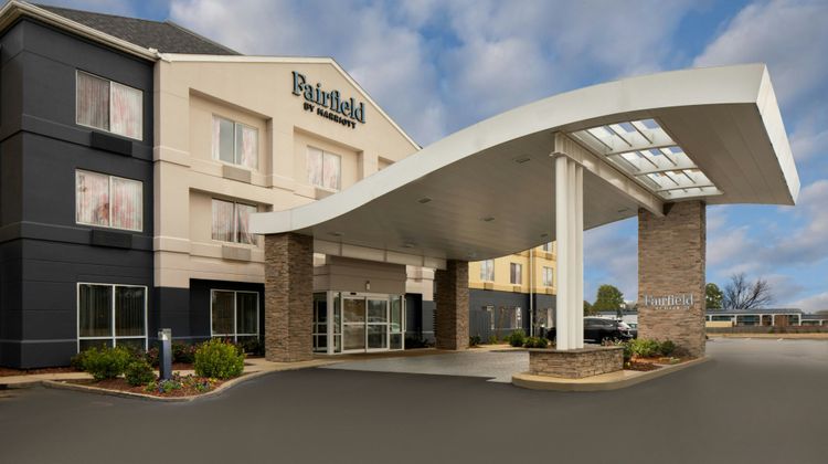 Fairfield Inn & Suites Jackson Airport Exterior