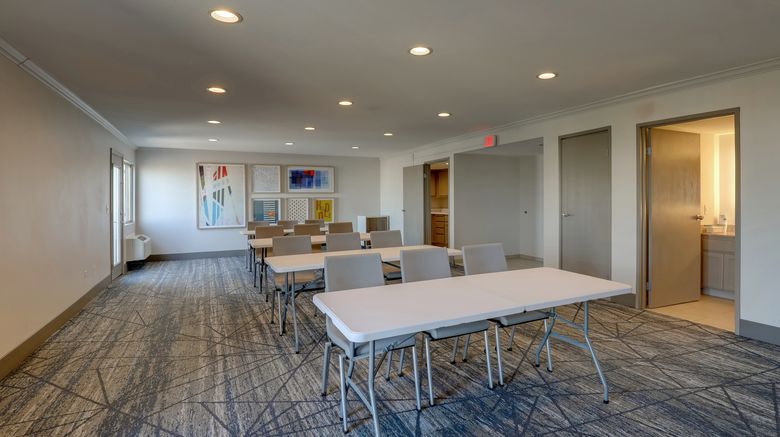 <b>Holiday Inn Express & Suites Branson 76 Meeting</b>. Images powered by <a href="https://www.leonardoworldwide.com/" title="Leonardo Worldwide" target="_blank">Leonardo</a>.