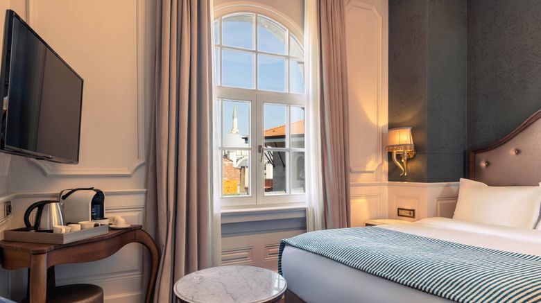<b>Orientbank Hotel, Autograph Collection Room</b>. Images powered by <a href="https://www.leonardoworldwide.com/" title="Leonardo Worldwide" target="_blank">Leonardo</a>.