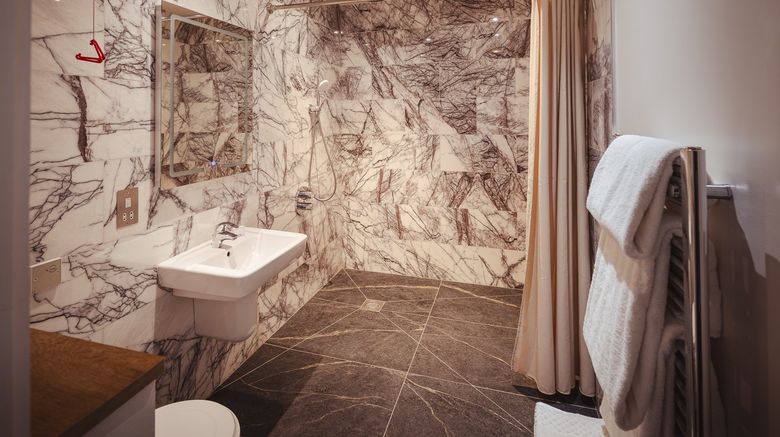 <b>The Varsity Hotel Room</b>. Images powered by <a href="https://www.leonardoworldwide.com/" title="Leonardo Worldwide" target="_blank">Leonardo</a>.
