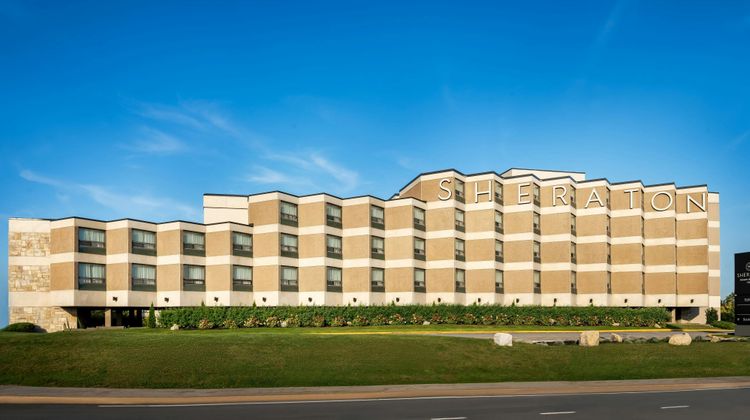 Sheraton Montreal Airport Hotel Exterior