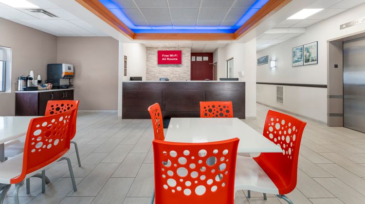Red Roof Inn Johnstown Lobby