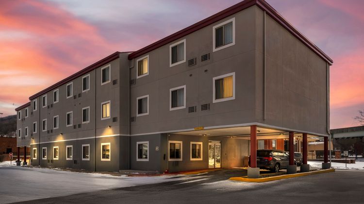 Red Roof Inn Johnstown Exterior