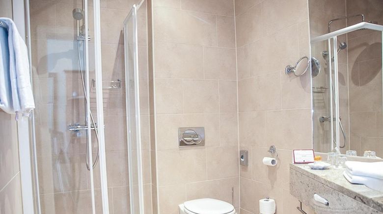 <b>Opera Suites Room</b>. Images powered by <a href="https://www.leonardoworldwide.com/" title="Leonardo Worldwide" target="_blank">Leonardo</a>.