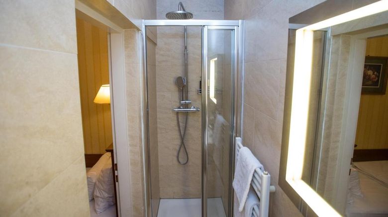 <b>Opera Suites Room</b>. Images powered by <a href="https://www.leonardoworldwide.com/" title="Leonardo Worldwide" target="_blank">Leonardo</a>.