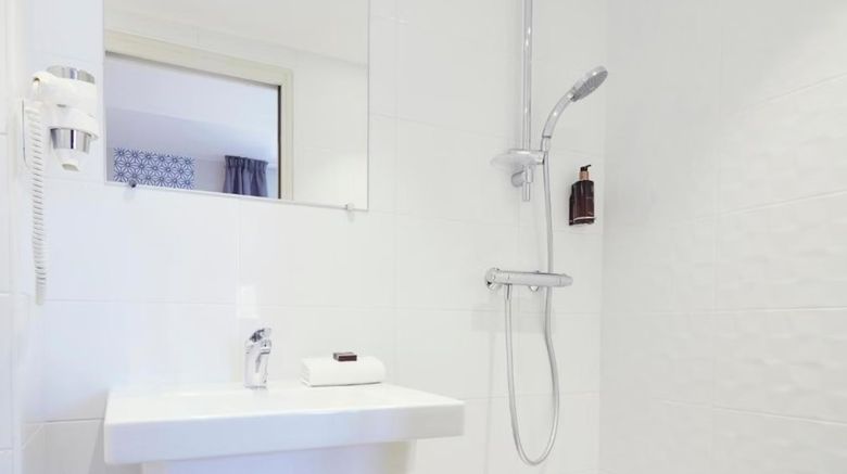 <b>Hotel Maison Montgrand Vieux Port Room</b>. Images powered by <a href="https://www.leonardoworldwide.com/" title="Leonardo Worldwide" target="_blank">Leonardo</a>.