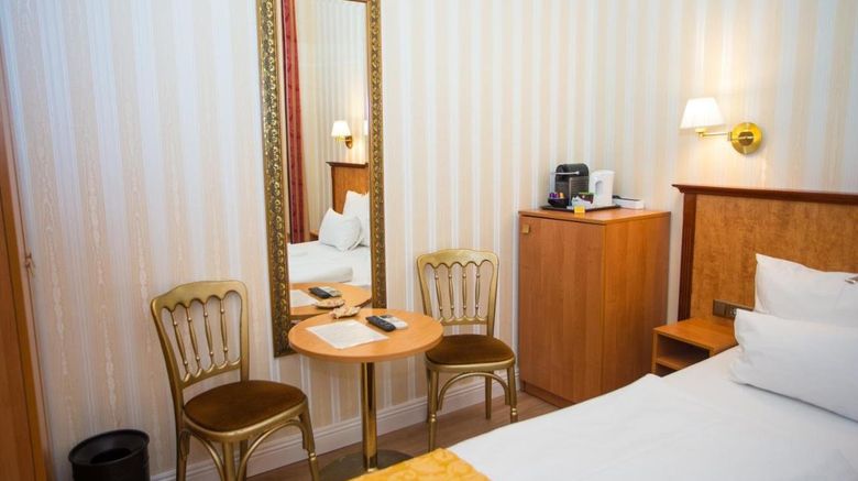 <b>Opera Suites Room</b>. Images powered by <a href="https://www.leonardoworldwide.com/" title="Leonardo Worldwide" target="_blank">Leonardo</a>.