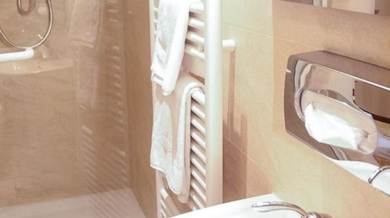 <b>Opera Suites Room</b>. Images powered by <a href="https://www.leonardoworldwide.com/" title="Leonardo Worldwide" target="_blank">Leonardo</a>.