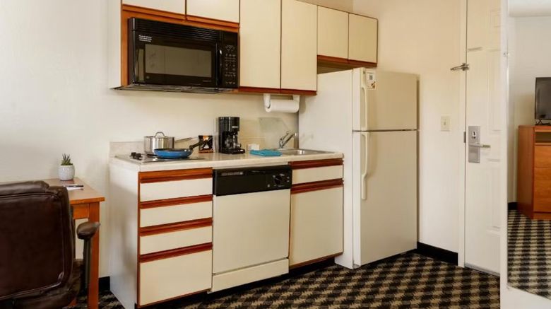 <b>MCM Elegante Colorado Springs Room</b>. Images powered by <a href="https://www.leonardoworldwide.com/" title="Leonardo Worldwide" target="_blank">Leonardo</a>.