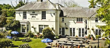 Mortimer Arms Hotel Exterior