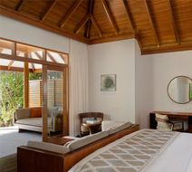 Baros Maldives Lobby