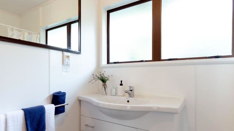 <b>Aotearoa Lodge Room</b>. Images powered by <a href="https://www.leonardoworldwide.com/" title="Leonardo Worldwide" target="_blank">Leonardo</a>.