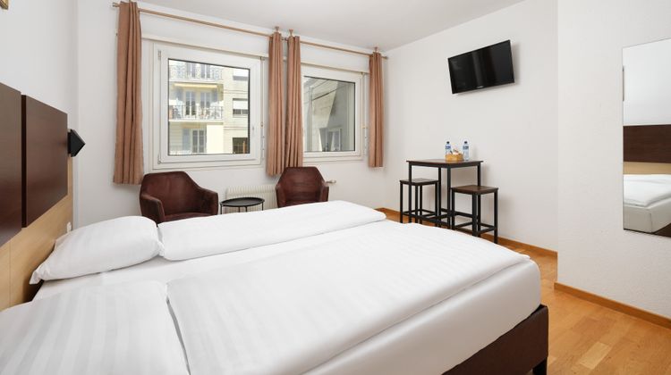 Bon Port Hotel Room