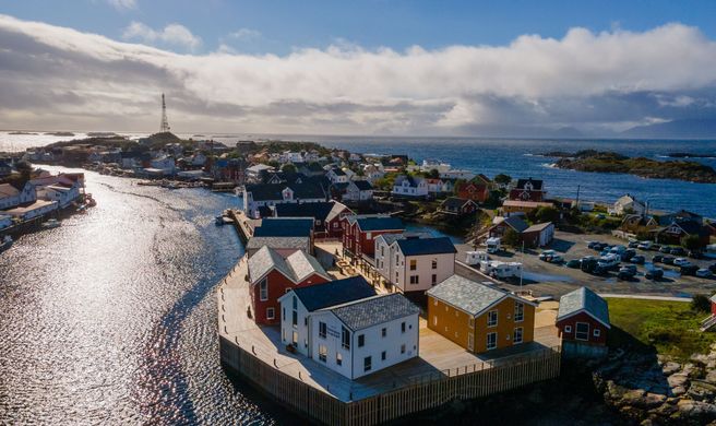 Henningsvaer Bryggehotel Exterior