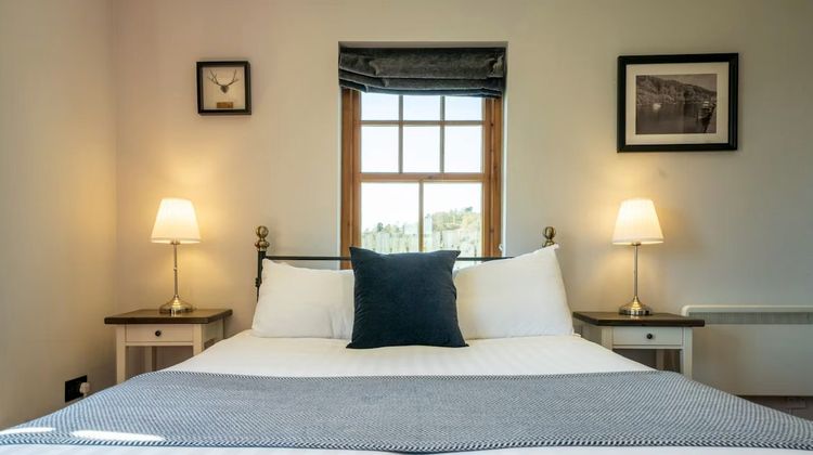 Oak Tree Inn Room