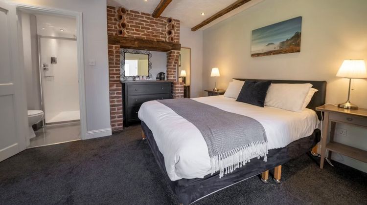 Oak Tree Inn Room