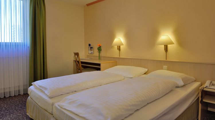 Plaza Inn Room