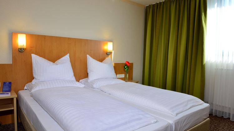 Plaza Inn Room