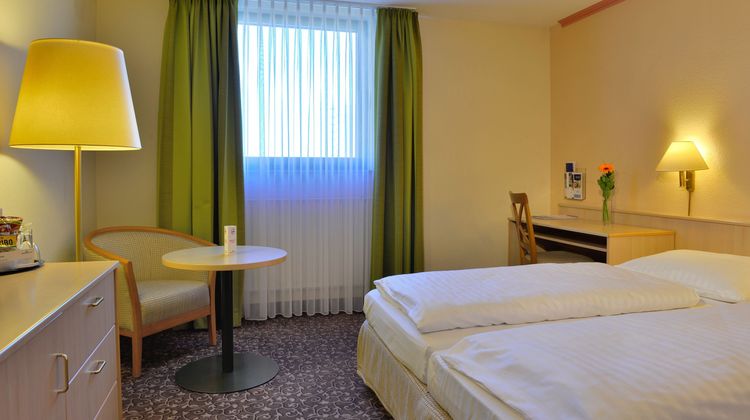 Plaza Inn Room