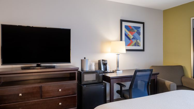 Holiday Inn Express & Stes Libertyville Room